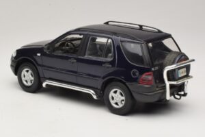 Mercedes ML320 W163 Blau Maisto 1:18 31847 Druckguss — Bild 7 von 8