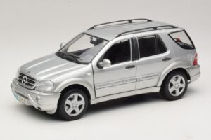 Mercedes ML55 AMG W163 Silber Maisto 1:18 31876-P1 Druckguss