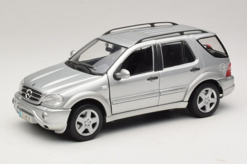 Mercedes ML55 AMG W163 Silber Maisto 1:18 31876-P1 Druckguss