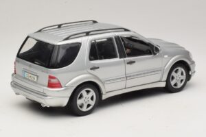 Mercedes ML55 AMG W163 Silber Maisto 1:18 31876-P1 Druckguss — Bild 3 von 8
