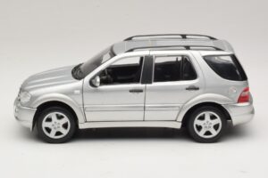 Mercedes ML55 AMG W163 Silber Maisto 1:18 31876-P1 Druckguss — Bild 4 von 8