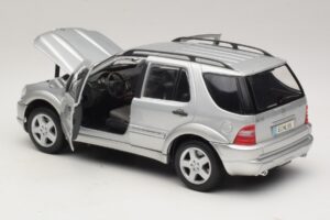 Mercedes ML55 AMG W163 Silber Maisto 1:18 31876-P1 Druckguss — Bild 5 von 8