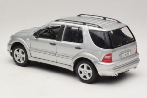 Mercedes ML55 AMG W163 Silber Maisto 1:18 31876-P1 Druckguss — Bild 7 von 8