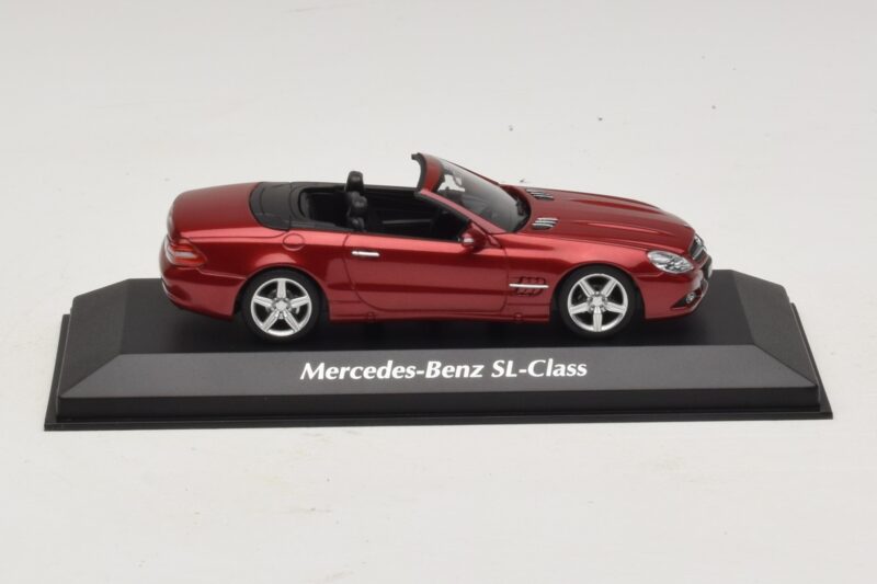 Mercedes SL R230 Rot Metallic Maxichamps 1:43 940037530 Druckguss