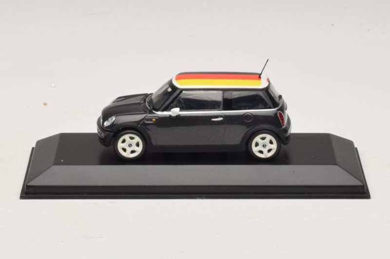 Mini Cooper One R50 Grün Mit Deutscher Flagge Minichamps 1:43 MINI033 Druckguss