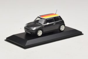 Mini Cooper One R50 Grün Mit Deutscher Flagge Minichamps 1:43 MINI033 Druckguss — Bild 2 von 5