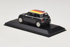Mini Cooper One R50 Grün Mit Deutscher Flagge Minichamps 1:43 MINI033 Druckguss — Bild 3 von 5