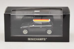 Mini Cooper One R50 Grün Mit Deutscher Flagge Minichamps 1:43 MINI033 Druckguss — Bild 5 von 5