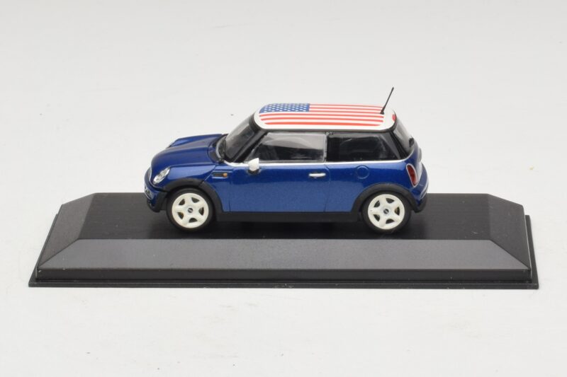 Mini Cooper S R53 Blau Mit Amerikanischer Flagge Minichamps 1:43 Mini Cooper S R53 Blau Mit Amerikanischer Flagge Minichamps 1:43 MINI014 Druckguss