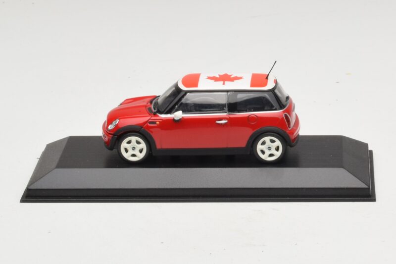 Mini Cooper S R53 Rot Mit Kanadischer Flagge Minichamps 1:43 MINI017 Diecast