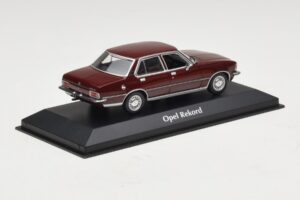 Opel Rekord D Dunkelrot Maxichamps 1:43 940044000 Druckguss — Bild 2 von 5