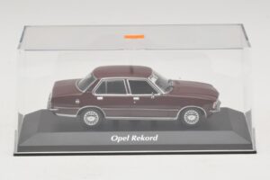 Opel Rekord D Dunkelrot Maxichamps 1:43 940044000 Druckguss — Bild 4 von 5