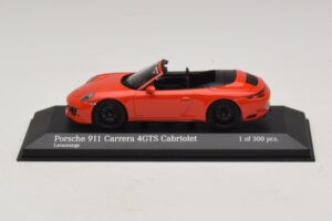 Porsche 911 991.1 Carrera 4 GTS Cabriolet Orange Minichamps 1:43 410067331 Druckguss