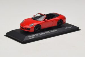 Porsche 911 991.1 Carrera 4 GTS Cabriolet Rot Minichamps 1:43 410067330 Druckguss — Bild 2 von 5