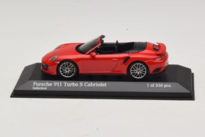 Porsche 911 991.1 Turbo S Cabriolet Rot Minichamps 1:43 410067180 Druckguss