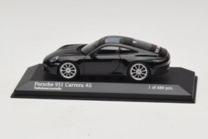 Porsche 911 992 Carrera 4S Schwarz Metallic Minichamps 1:43 410069320 Druckguss