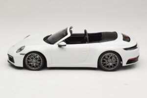 Porsche 911 992 Carrera 4S Cabriolet Weiß Minichamps 1:18 155067330 Druckguss — Bild 3 von 6