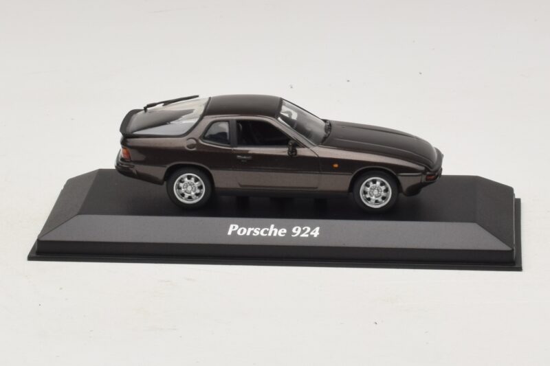 Porsche 924 Braun Metallic Maxichamps 1:43 940062121 Druckguss