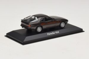 Porsche 924 Braun Metallic Maxichamps 1:43 940062121 Druckguss — Bild 2 von 5