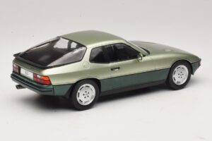 Porsche 924 Turbo Hellgrün & Dunkelgrün MCG 1:18 MCG18660 Druckguss — Bild 2 von 6