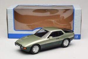 Porsche 924 Turbo Hellgrün & Dunkelgrün MCG 1:18 MCG18660 Druckguss — Bild 6 von 6