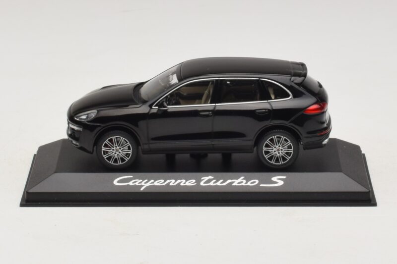 Porsche Cayenne 958 Turbo S Schwarz Minichamps 1:43 Porsche Cayenne 958 Turbo S Schwarz Minichamps 1:43 WAP0200220E Druckguss