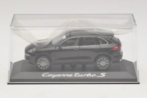 Porsche Cayenne 958 Turbo S Schwarz Minichamps 1:43 WAP0200220E Druckguss — Bild 4 von 5