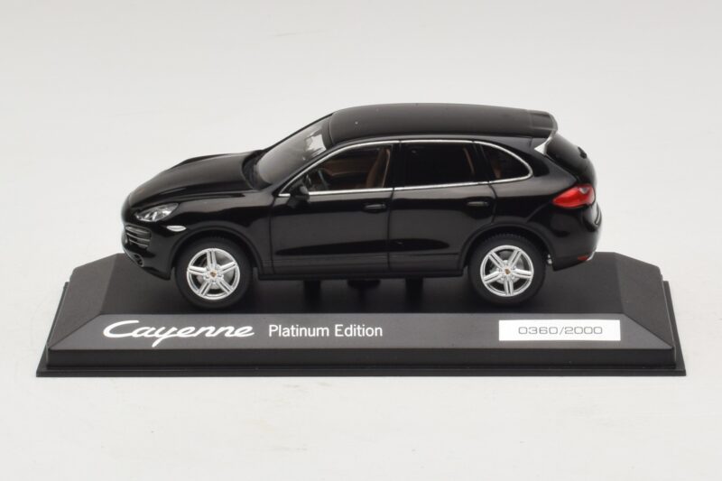 Porsche Cayenne 9PA Platin Edition Schwarz Minichamps 1:43 Porsche Cayenne 9PA Platin Edition Schwarz Minichamps 1:43 WAP0200160E Druckguss