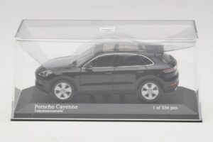 Porsche Cayenne Schwarz Metallic Minichamps 1:43 410066301 Druckguss — Bild 4 von 5