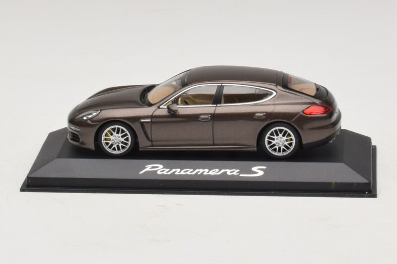 Porsche Panamera 970 S Braun Metallic Minichamps 1:43 Porsche Panamera 970 S Braun Metallic Minichamps 1:43 WAP0203400E Druckguss
