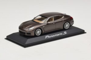 Porsche Panamera 970 S Braun Metallic Minichamps 1:43 WAP0203400E Druckguss — Bild 2 von 5