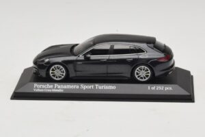 Porsche Panamera 971 4 E-Hybrid Sport Turismo Grau Minichamps 1:43 410066112 Druckguss