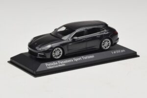 Porsche Panamera 971 4 E-Hybrid Sport Turismo Grau Minichamps 1:43 410066112 Druckguss — Bild 2 von 5