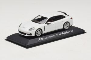 Porsche Panamera 971 4 E-Hybrid Weiß Minichamps 1:43 WAP0207620H Druckguss — Bild 2 von 5