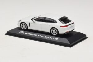 Porsche Panamera 971 4 E-Hybrid Weiß Minichamps 1:43 WAP0207620H Druckguss — Bild 3 von 5