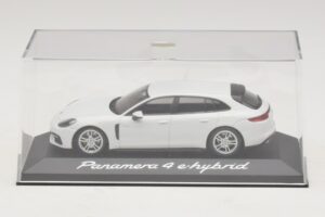 Porsche Panamera 971 4 E-Hybrid Weiß Minichamps 1:43 WAP0207620H Druckguss — Bild 4 von 5