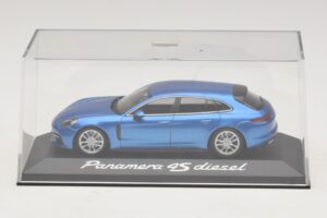 Porsche Panamera 971 4S Diesel Blau Metallic Minichamps 1:43 WAP0207600H Druckguss — Bild 4 von 5