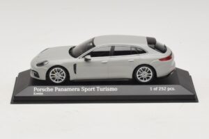 Porsche Panamera 971 Sport Turismo 4E-Hybrid Grau Minichamps 1:43 410066114 Druckguss
