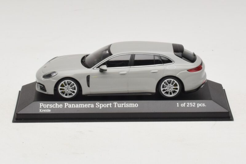 Porsche Panamera 971 Sport Turismo 4E-Hybrid Grau Minichamps 1:43 410066114 Druckguss