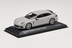 Porsche Panamera 971 Sport Turismo 4E-Hybrid Grau Minichamps 1:43 410066114 Druckguss — Bild 2 von 5