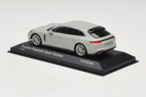 Porsche Panamera 971 Sport Turismo 4E-Hybrid Grau Minichamps 1:43 410066114 Druckguss — Bild 3 von 5