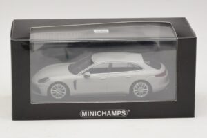 Porsche Panamera 971 Sport Turismo 4E-Hybrid Grau Minichamps 1:43 410066114 Druckguss — Bild 5 von 5