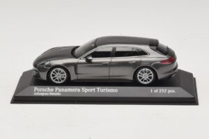 Porsche Panamera 971 Sport Turismo 4S Grau Minichamps 1:43 410066111 Druckguss