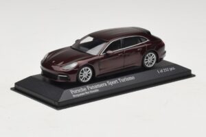 Porsche Panamera 971 Sport Turismo 4S Rot Minichamps 1:43 410066110 Druckguss — Bild 2 von 5