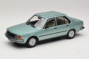 Renault 18 Hellgrün MCG 1:18 MCG18596 Druckguss