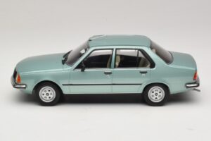 Renault 18 Hellgrün MCG 1:18 MCG18596 Druckguss — Bild 3 von 6