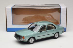 Renault 18 Hellgrün MCG 1:18 MCG18596 Druckguss — Bild 6 von 6