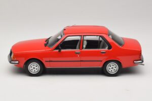 Renault 18 Rot MCG 1:18 MCG18595 Druckguss — Bild 3 von 6