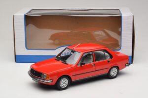 Renault 18 Rot MCG 1:18 MCG18595 Druckguss — Bild 6 von 6