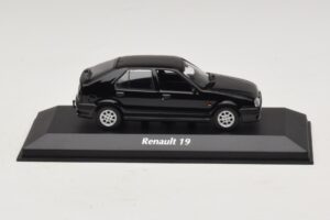 Renault 19 Schwarz Maxichamps 1:43 940113701 Diecast